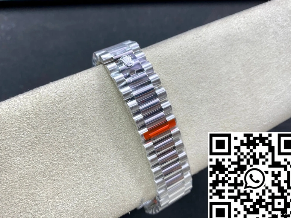 M228236-0006 Day Diamond-set Dial Rolex Factory EW Date 0420